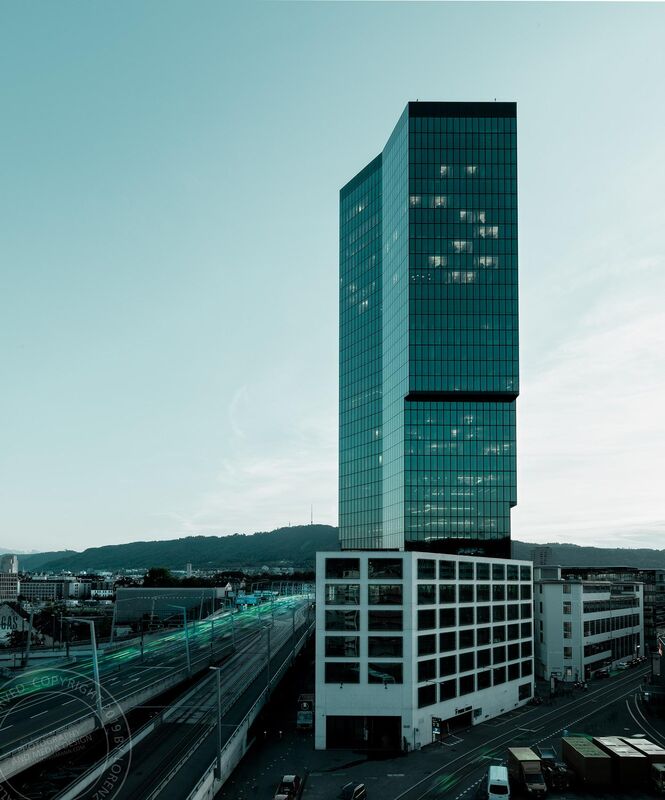 Primetower Zürich bei Morgenstimmung – Architekturfotografie von Hochhausarchitektur
